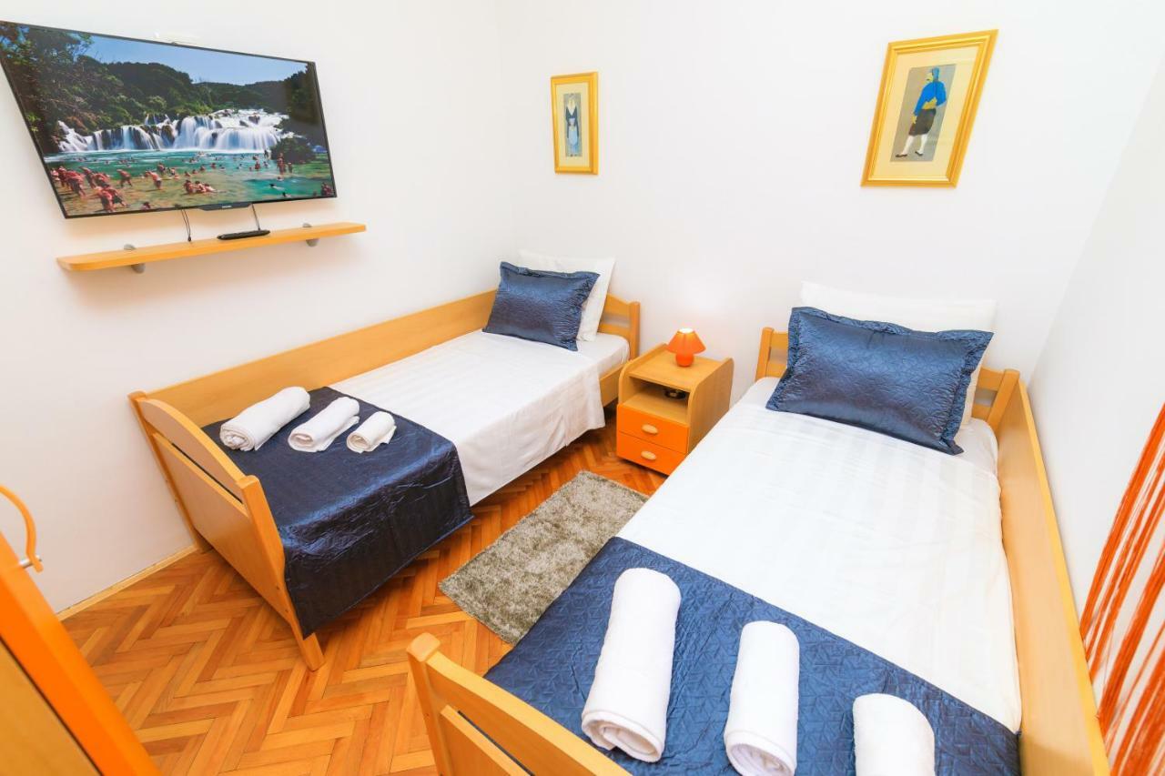 Holiday Home Obrov Kaštela Eksteriør bilde