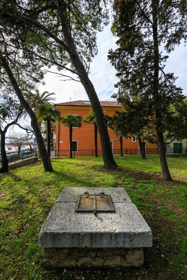 Holiday Home Obrov Kaštela Eksteriør bilde
