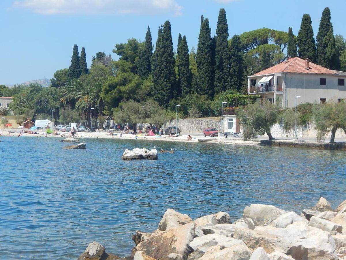 Holiday Home Obrov Kaštela Eksteriør bilde
